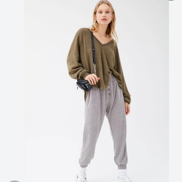 Urban Outfitters Lilith Pullover V-Neck Oversized Cozy Sherpa Sweater XS - Picture 14 of 14